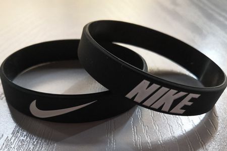 休閑運(yùn)動耐克硅膠手環(huán)